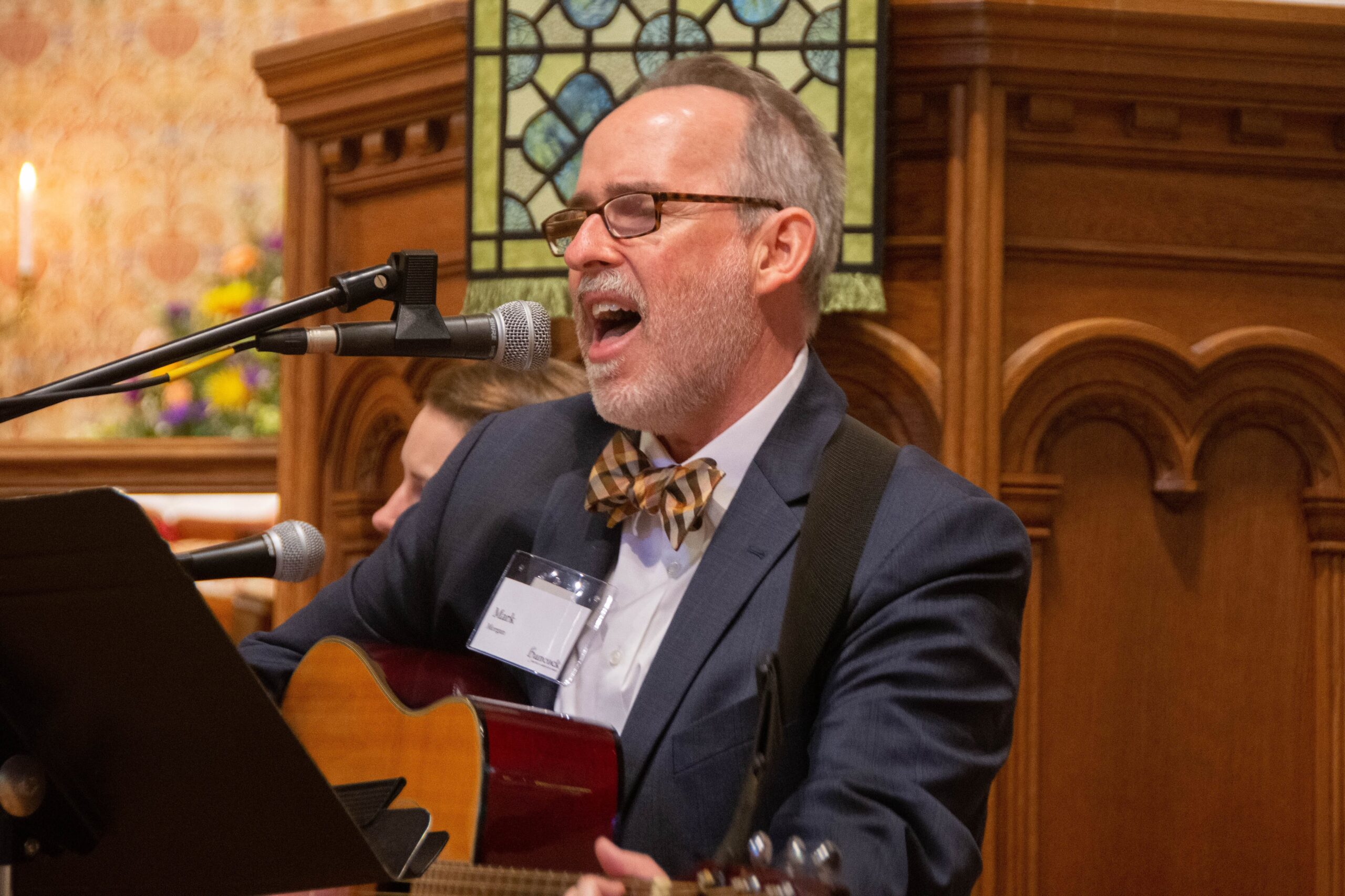 Mark Morgan singing.