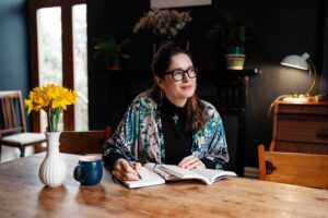 Author Elizabeth Oldfield Headshot.